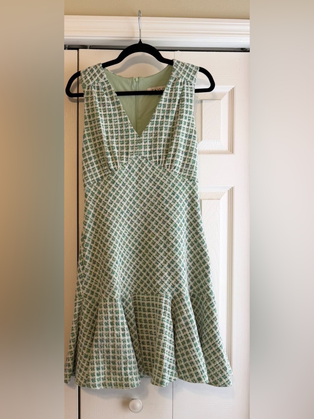 Sleeveless Green Patterned V-Neck A-Line Dress